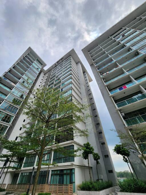 2-4 Pax Spacious Living @ Mount Austin, Jb #02 جوهر بهرو المظهر الخارجي الصورة